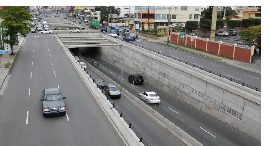 Obras Públicas cierra túneles para darles mantenimiento