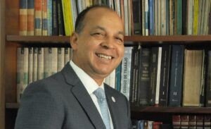 Renuncia del PRD Teófilo Rosario Martínez, era vicepresidente