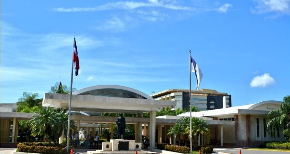 Profesores universitarios de RD van a paro hoy; exigen aumento de un 40%