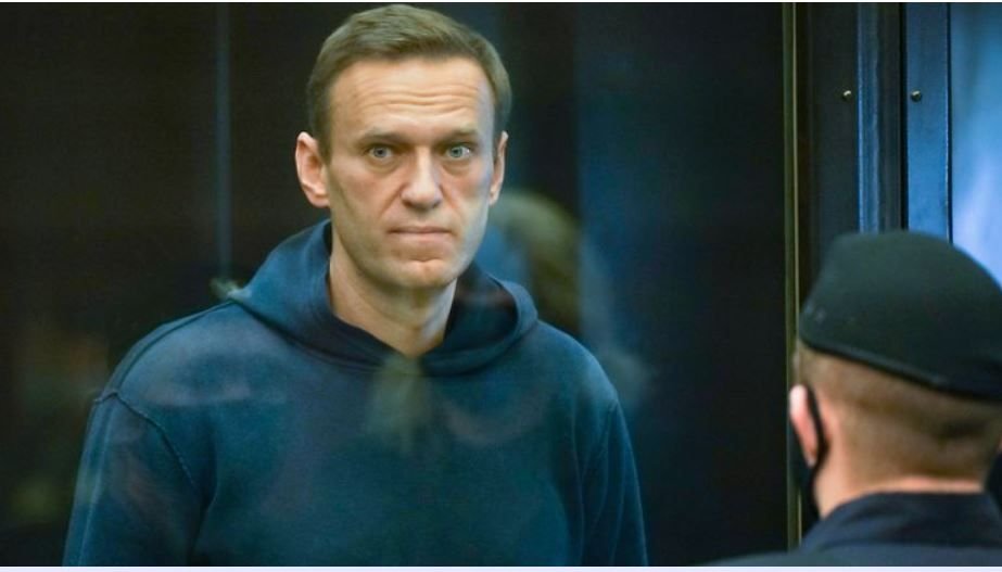 Condenan al activista Alexéi Navalni a tres años y medio de cárce