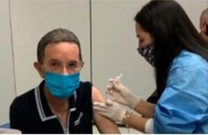 Exsenador Amable Aristy recibe su 2da dosis de vacuna contra el coronavirus