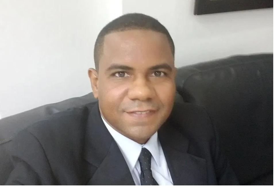 Excoordinador de Aduanas dice informe establece no violó mujer