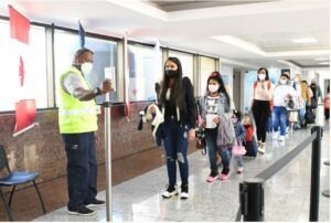 Falta de PCR deja en tierra a 190 viajeros de RD con destino España