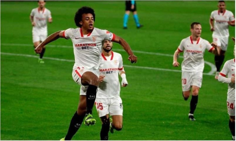 Sevilla venció a Barcelona y Atalanta eliminó al Nápoles