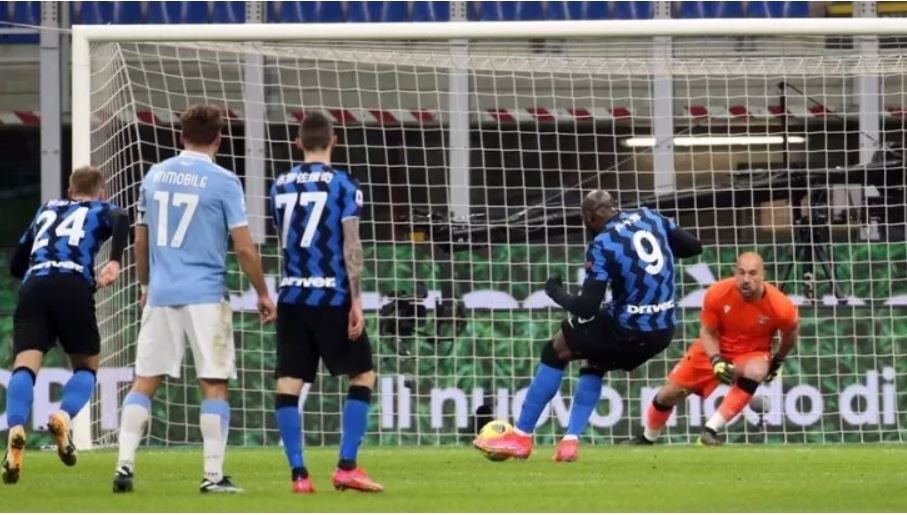 Lukaku y Lautaro los nuevos líderes de liga italiana