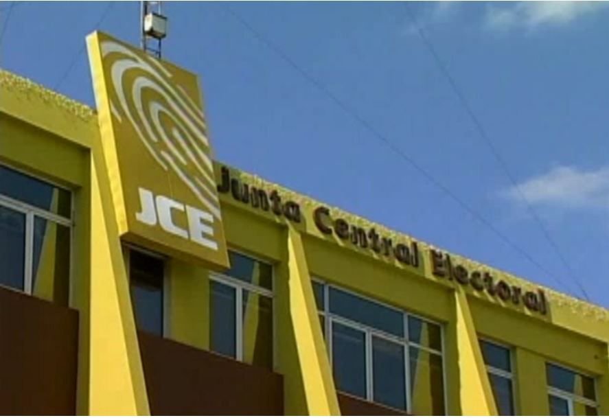 JCE extiende suspensión a funcionarios y empleados del voto dominicano en EE. UU.