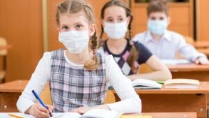 Recomiendan abrir clases pero con el uso obligatorio de mascarillas en Estados Unidos