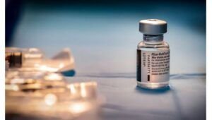 La vacuna de Pfizer puede neutralizar tres variantes del SARS-Cov-2