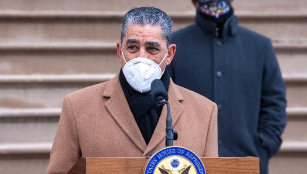 Espaillat pide más vacunas para Alto Manhattan ante nueva variante Covid