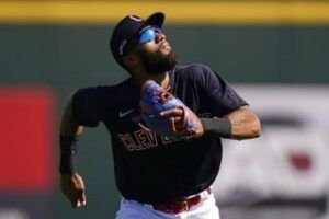 Estrellas adquieren a Amed Rosario, envían a Santiago Espinal a Águilas