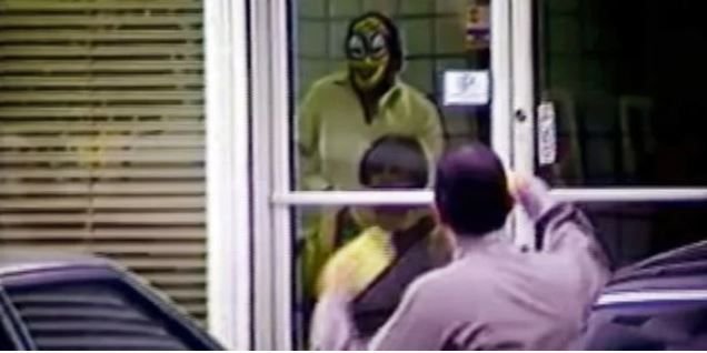 Un audaz asalto con máscara con la que jugaba su hija