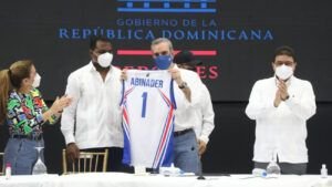 Luis Abinader reinaugura el Club Deportivo y Cultural San Lázaro