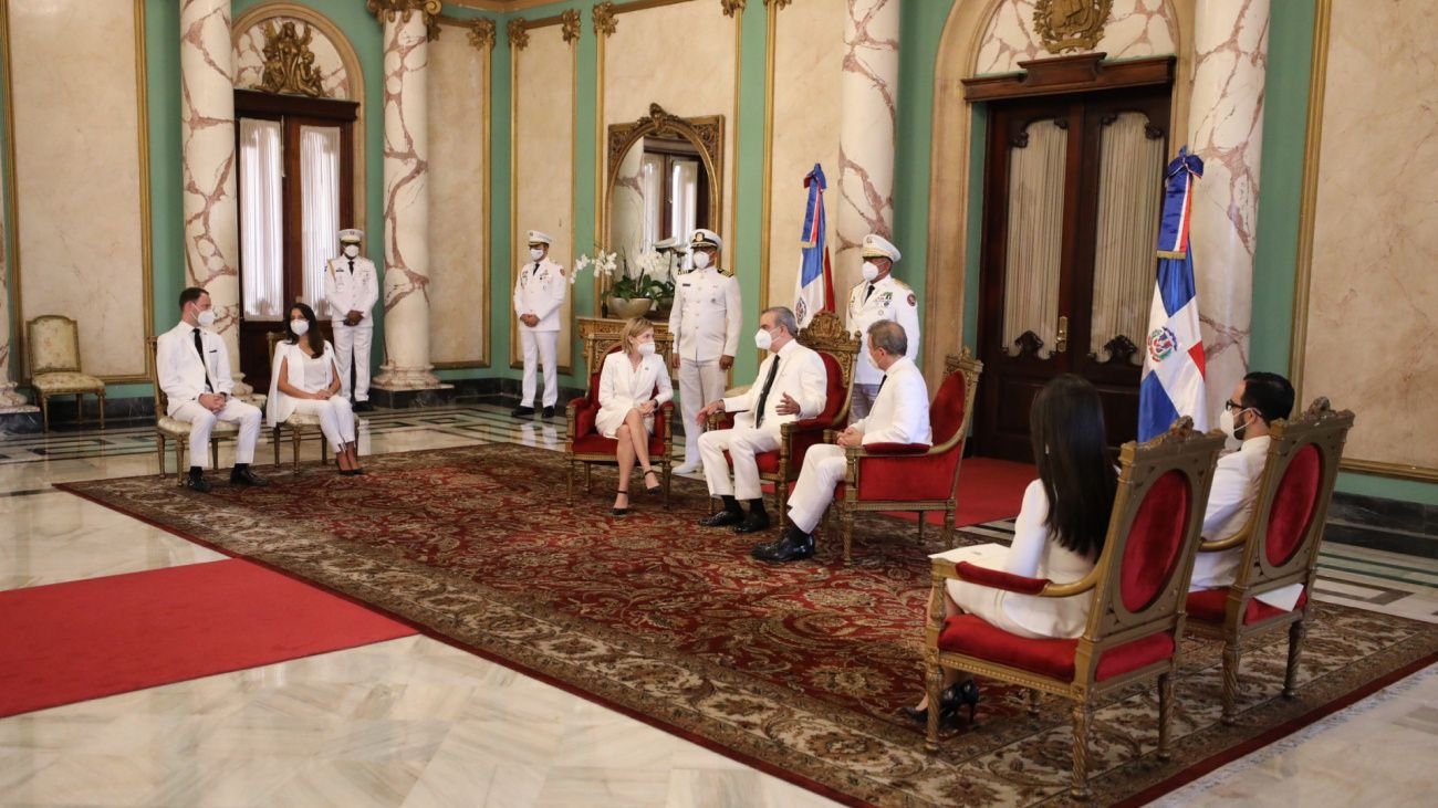 Abinader recibe cartas credenciales de tres nuevos embajadores 2 Abinader recibe cartas credenciales de tres nuevos embajadores