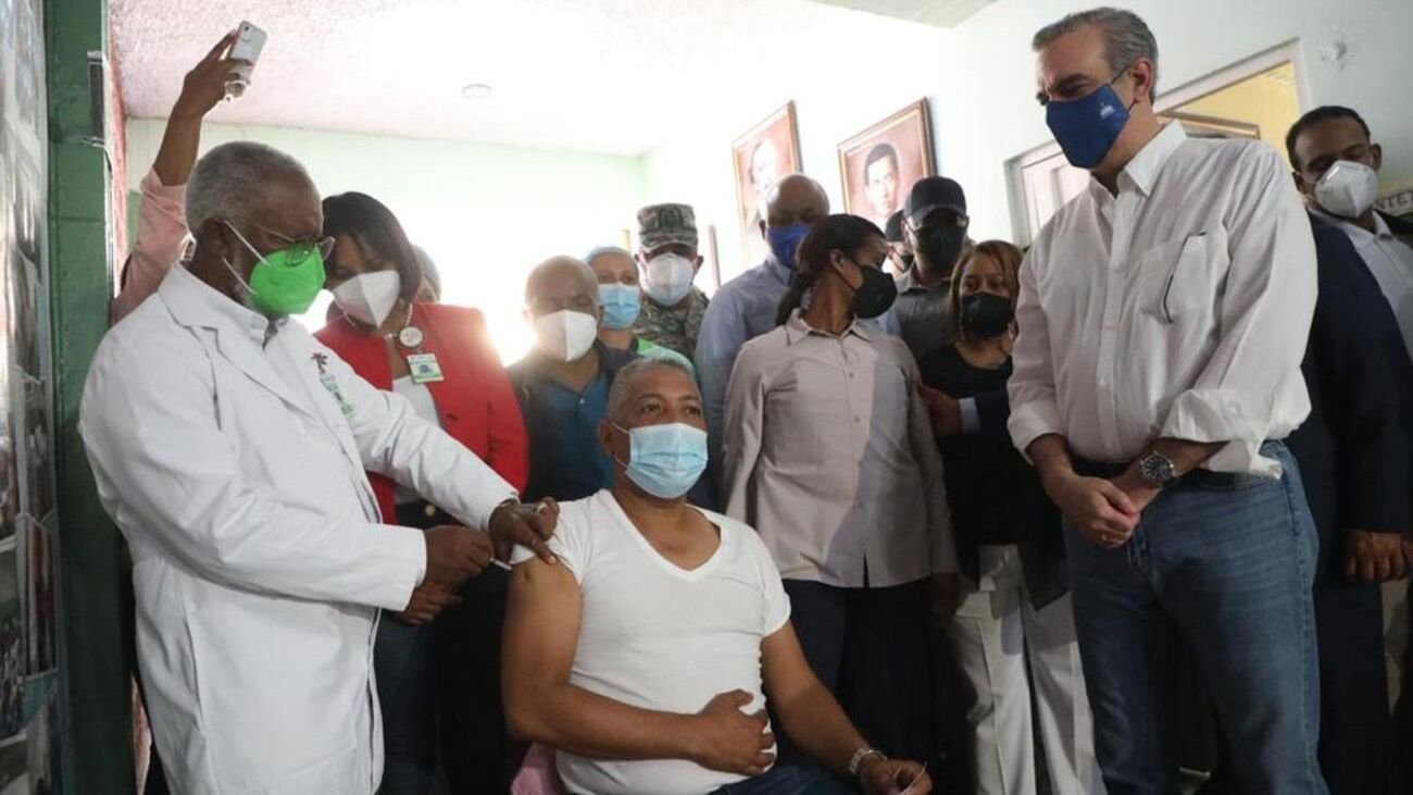 Presidente Abinader supervisa proceso de vacunación 2 Presidente Abinader supervisa proceso de vacunación