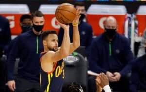 Los excampeones Curry y Booker participarán en el Concurso de Triples