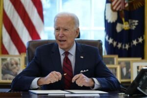 Gobierno de Biden defiende su gestión migratoria ante la crisis en frontera