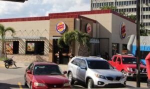 Burgen King iniciará programa de becas para mujeres dominicanas