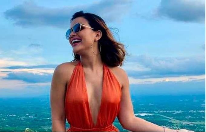 Clarissa Molina enciende las redes con sensuales fotos en bikini desde RD