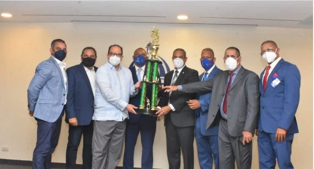 Fedobe dedica “Serie Nacional U12” a ministro Camacho