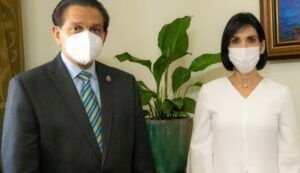 Ministro de Salud y primera dama coinciden en que se debe mejorar los servicios del CAID