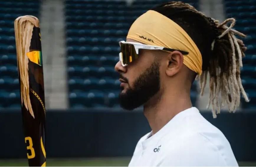 Fernando Tatis Jr. es novedoso con un bate pintoresco