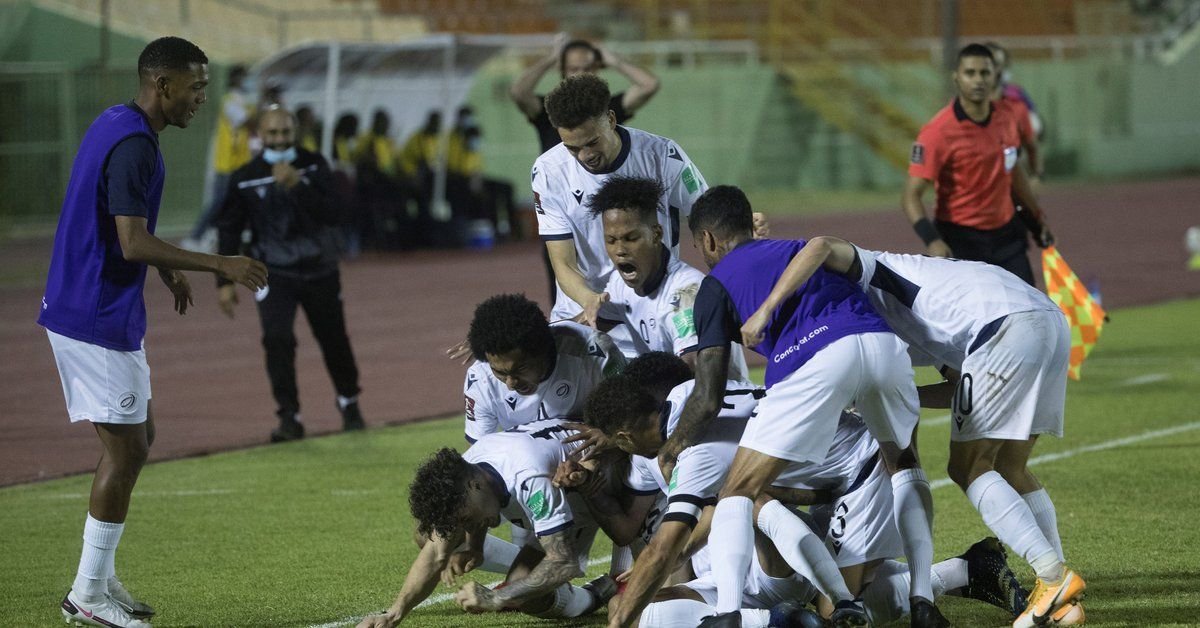 Dominicana se impone a Dominica con apenas destellos de buen juego