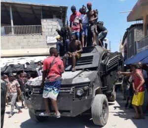 Moise expresa indignación por muerte de policías haitianos