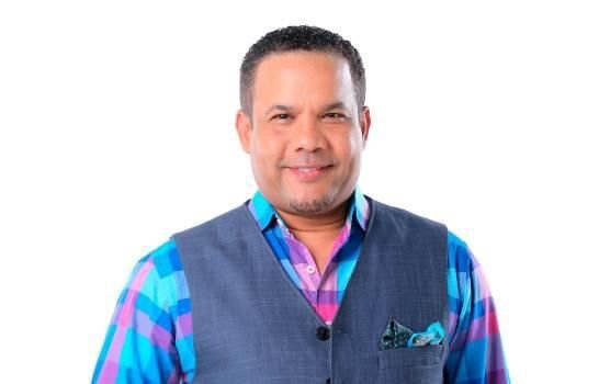 Héctor Acosta lanza «Lámpara pa’ mis pies» versión típico