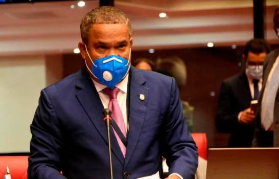 HECTOR ACOSTA 3 Héctor Acosta y otros senadores firman documento a favor de la vida