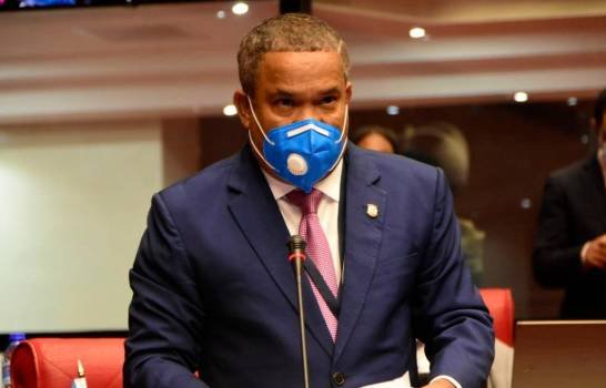 Héctor Acosta somete proyecto busca eliminar pago reinscripción en colegios