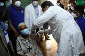 303,490 dominicanos ya han recibido la vacuna anticovid