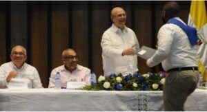 Hipólito Mejía encabeza graduación del instituto José Francisco Peña Gómez