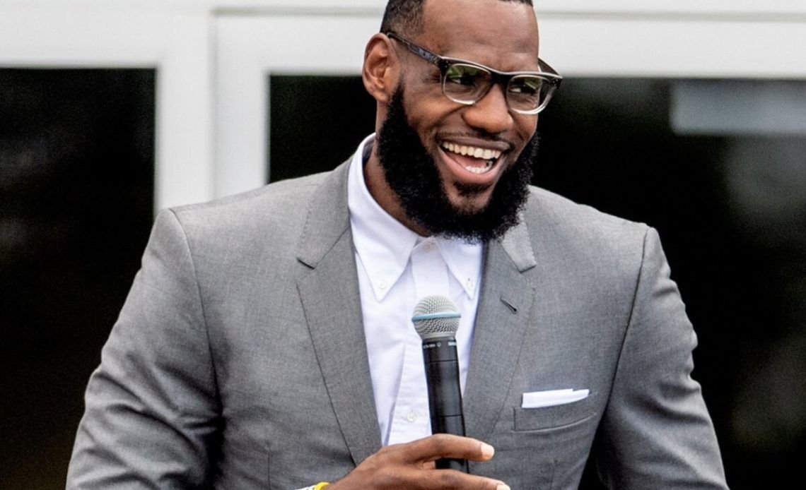 LeBron James será copropietario de Boston Red Sox y Liverpool
