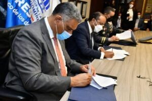 Banreservas beneficiará a policías con préstamos hipotecarios