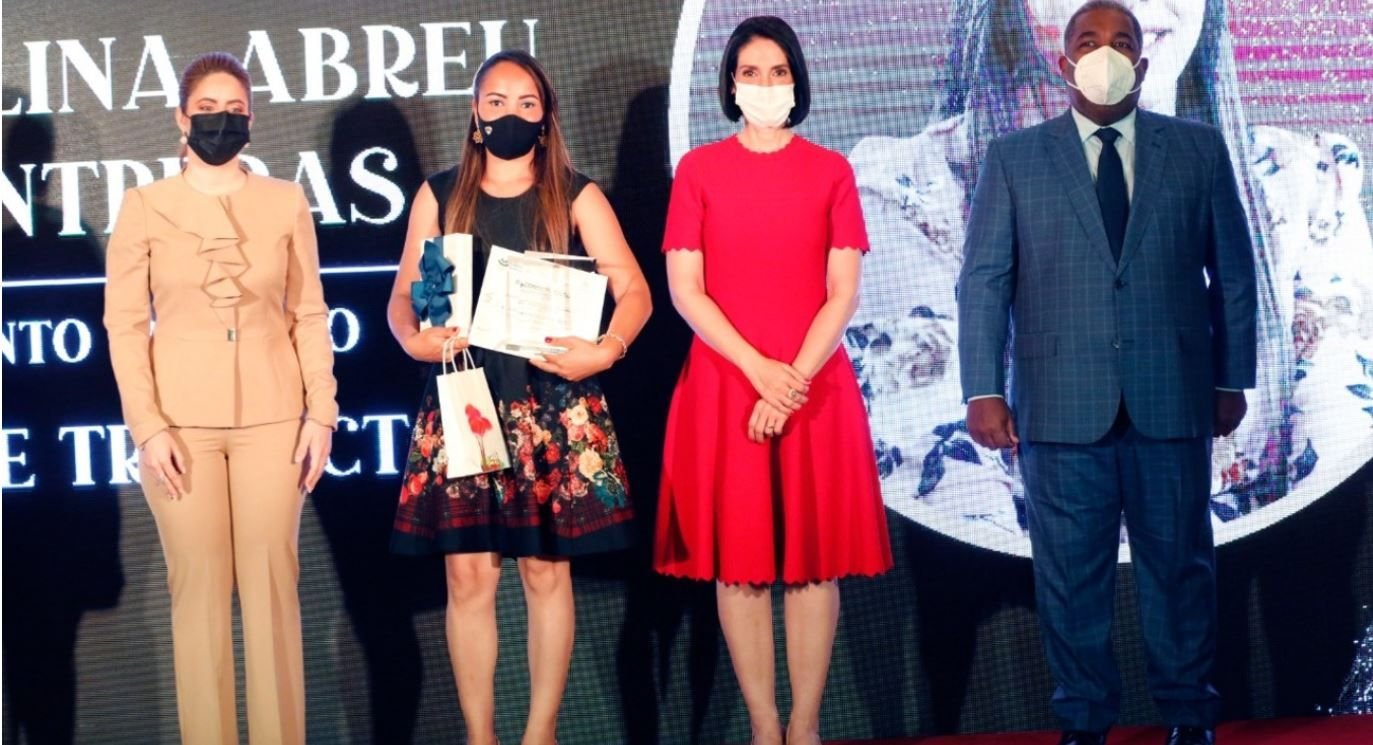 Gobierno reconoce trayectoria de trabajo de trece mujeres dominicanas