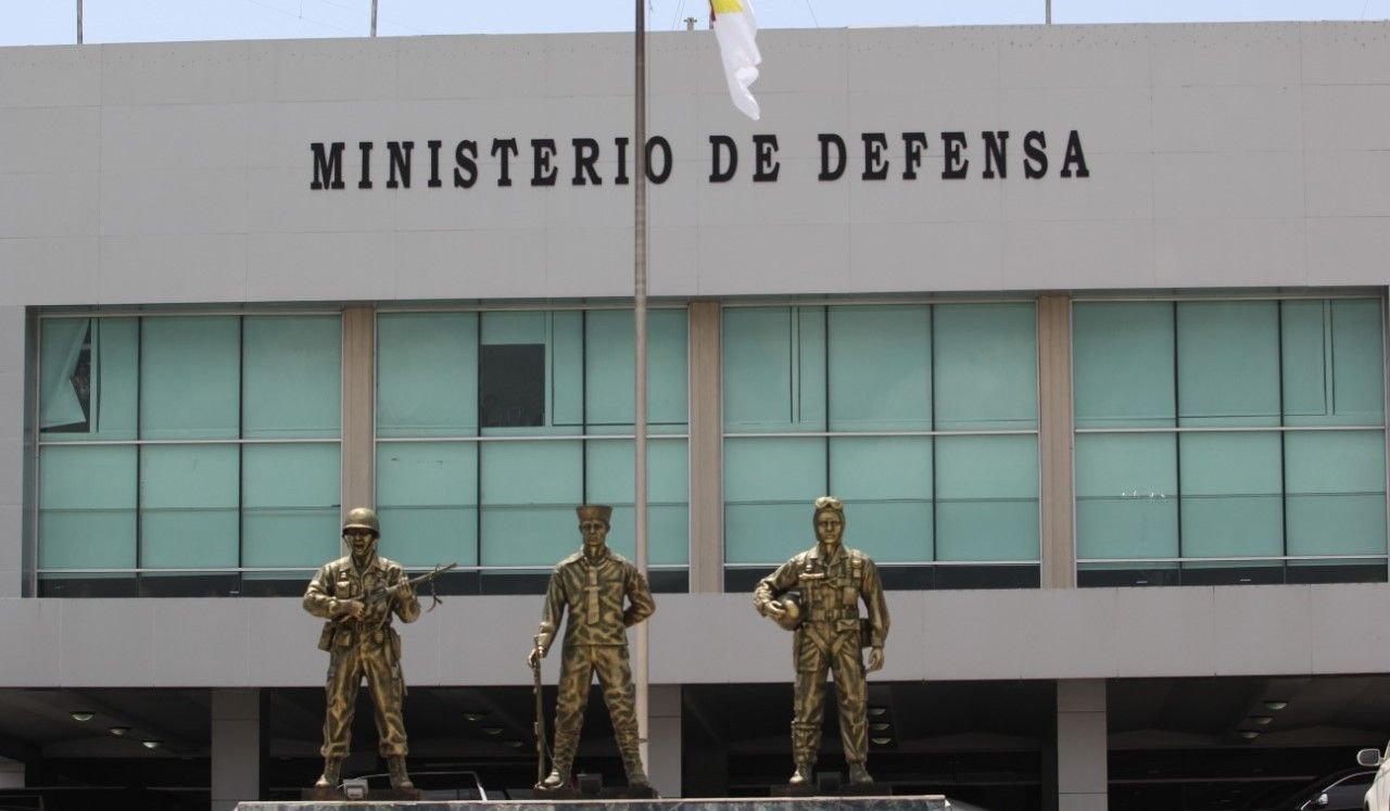 Presidente Abinader eleva de rango a cuatro generales y retira a otros seis