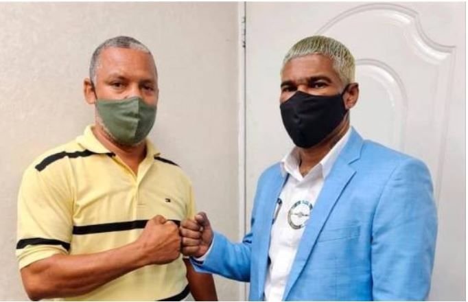 Omega y chofer de carro público al que amenazó con pistola, llegan a acuerdo