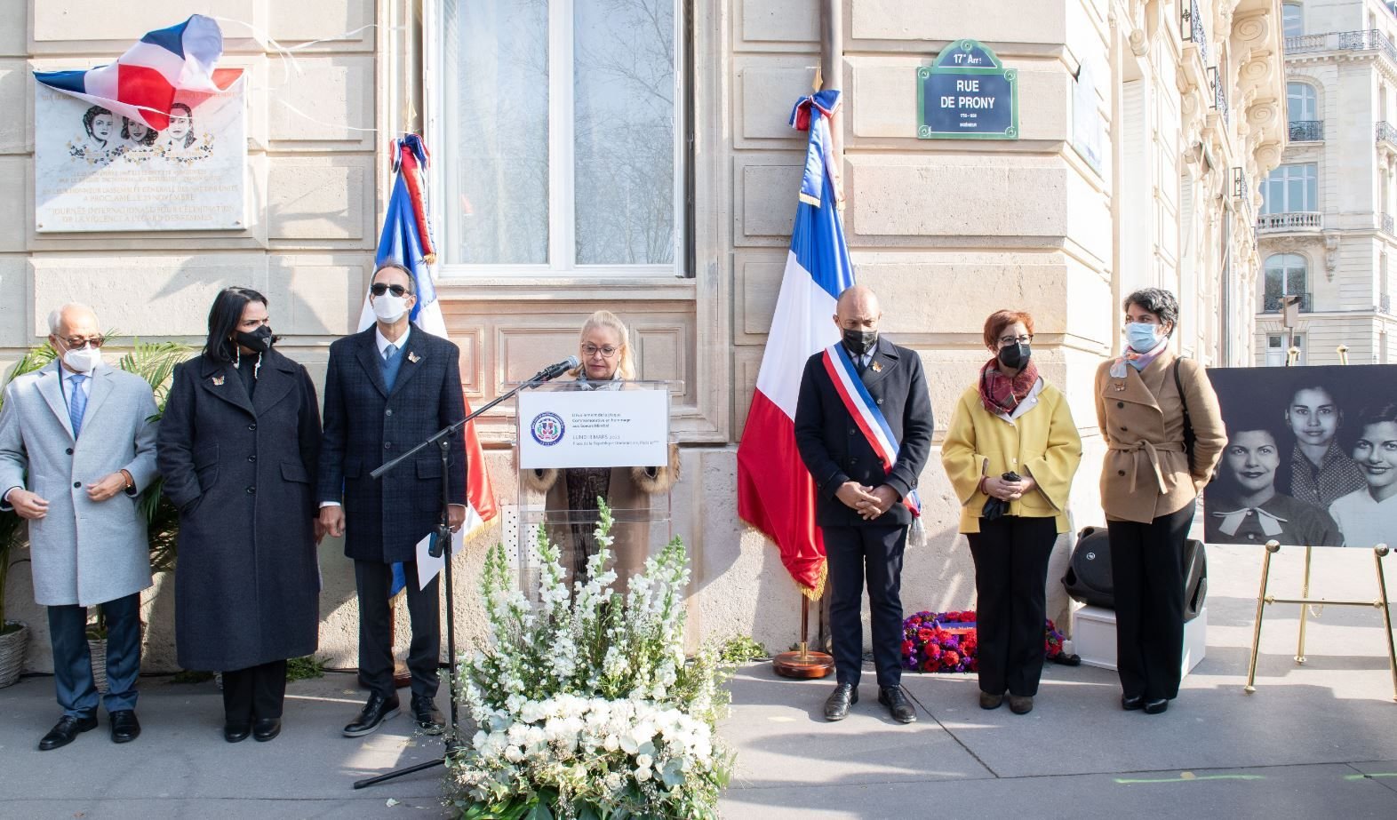 Develan placa en honor a las hermanas Mirabal en París