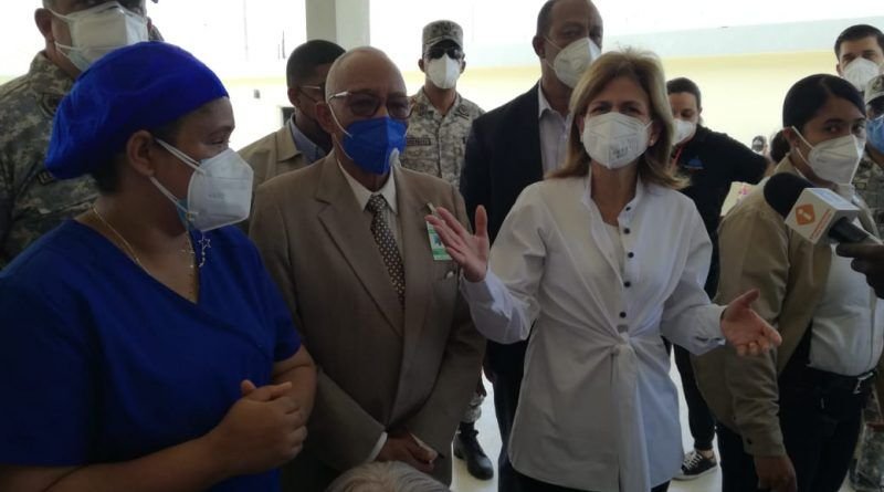 Autoridades garantizan dosis vacunas contra la COVID-19 a los envejecientes 2 Autoridades garantizan dosis vacunas contra la COVID-19 a los envejecientes