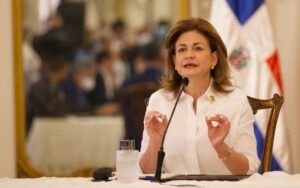 Vacunarán también a los jóvenes que movilicen adultos mayores de 80