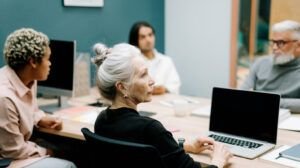 El salario bruto por hora de las mujeres es un 14,1% inferior a hombres en UE