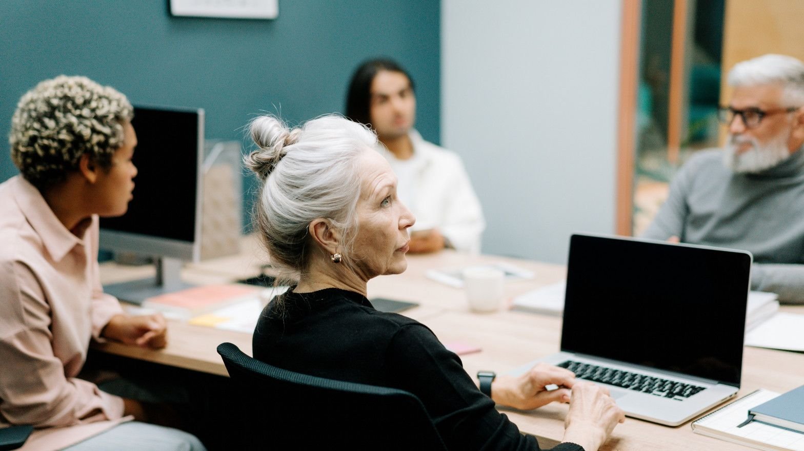 El salario bruto por hora de las mujeres es un 14,1% inferior a hombres en UE 2 El salario bruto por hora de las mujeres es un 14,1% inferior a hombres en UE