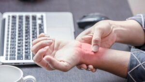 ¿Qué es el túnel carpiano y por qué está aumentando durante el trabajo remoto?