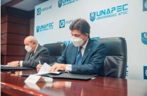 Banco Popular amplía su programa de becas a estudiantes de Apec