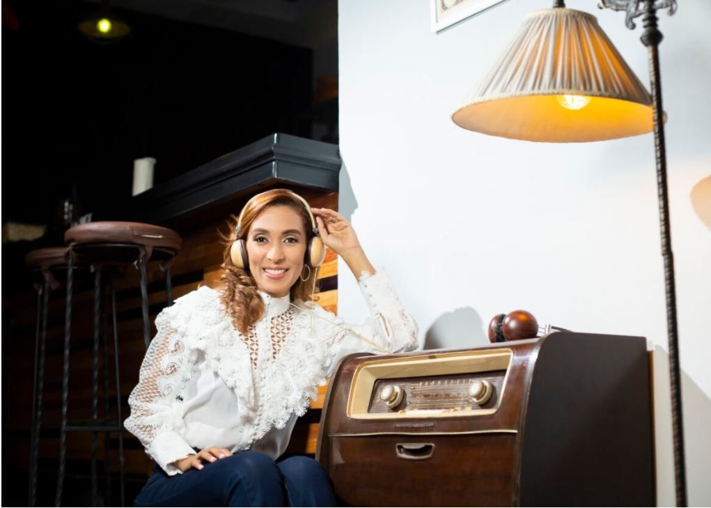 Yadhira Pimentel recibe dos premios Gardo de la radio dominicana