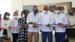 Luis Abinader resalta compromisos con mejoría de la red educativa en la RD