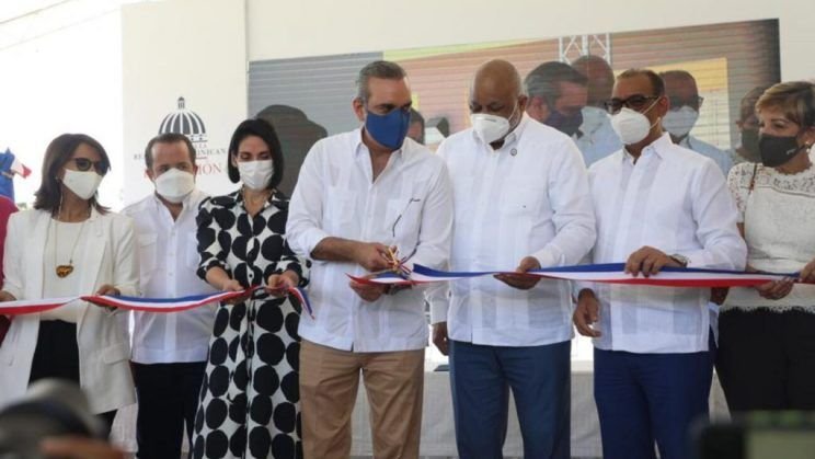 Luis Abinader resalta compromisos con mejoría de la red educativa en la RD 2 Luis Abinader resalta compromisos con mejoría de la red educativa en la RD