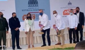 Luis Abinader da inicio a la ampliación de la autopista de San Isidro