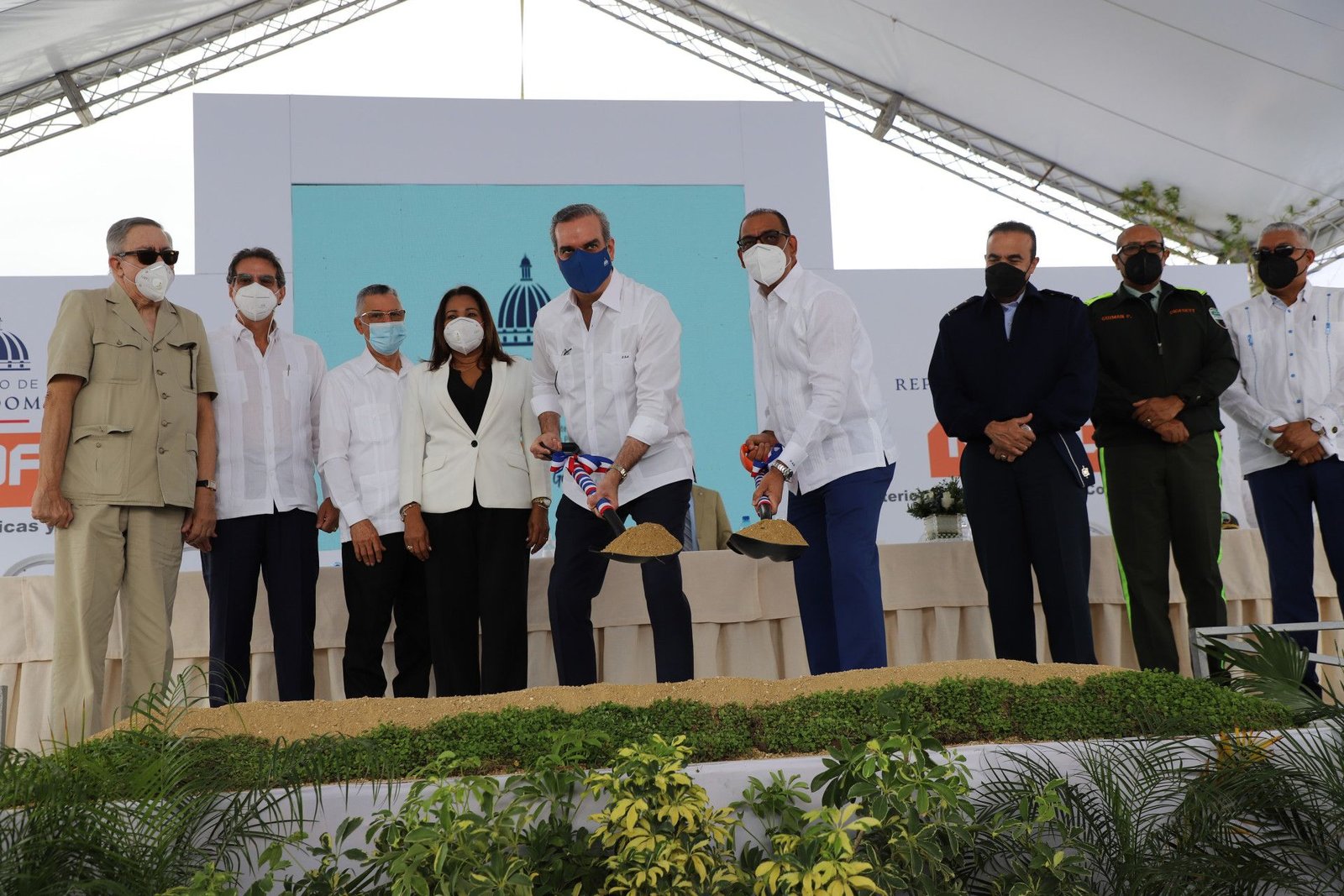 Luis Abinader da primer palazo para ampliación de la avenida Ecológica 2 Luis Abinader da primer palazo para ampliación de la avenida Ecológica