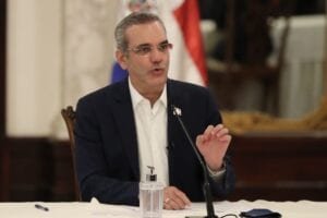 Luis Abinader, como Joe Biden, debe decidirse por la reelección